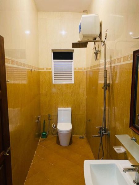 Bathroom - Kalubowila 3-Bedroom Fully Furnished Apartment for Long-Term Rental. (Property Code: CSTR101)