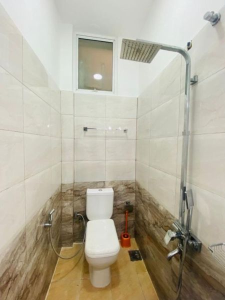 Bathroom - Long-Term Furnished Apartment Rental in Kalubowila – 3 Bedrooms. Property Code: CSA101