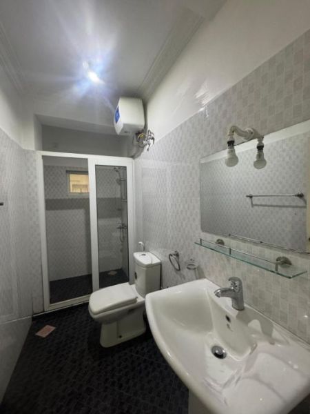 Bathroom - Colombo 05 3BHK Fully Furnished Apartment for Long-Term Rental. (CSMP10D)