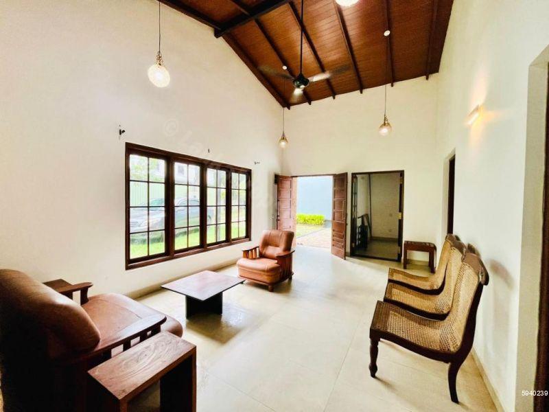 Living Room - House for rent in Thalawathugoda