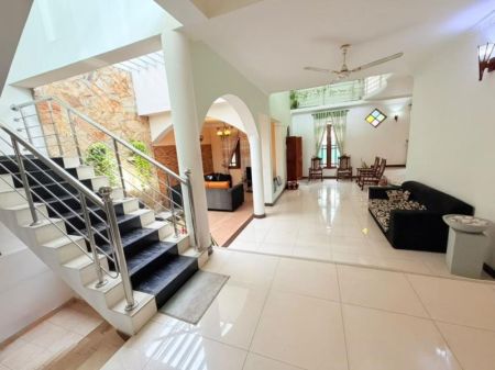 Living Room - (SH1566) Three Storey House for Sale in Battaramulla Thalangama