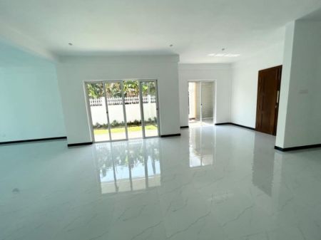 Living Room - (KR984) Luxury Two Storey House for Rent in Negombo