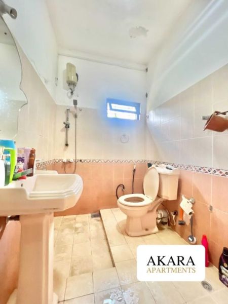 Bathroom - 07 Perches Furnished House for Sale - HL51519