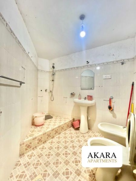 Bathroom - 07 Perches Furnished House for Sale - HL51519