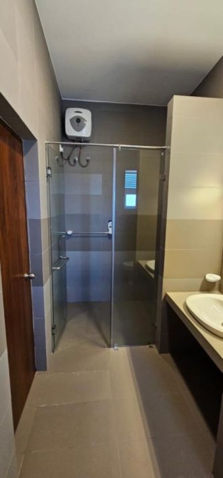 Bathroom - 2 Bedroom Fully Furnished Penthouse for Sale - Uswetakeiyawa, The Beachfront Phase II | LKR 90 Million (EM1014)