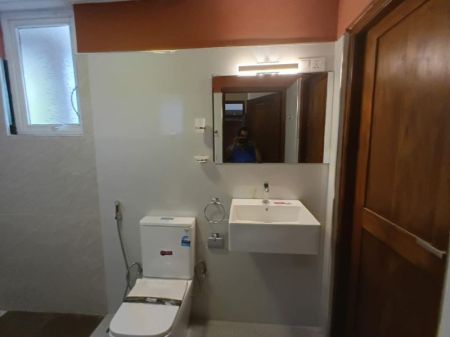 Bathroom - 5 Bedroom Brand New Luxury House for Sale - Ja-Ela, Wimalajothi Nahimi Mawatha | LKR 46 Million (EM1017)
