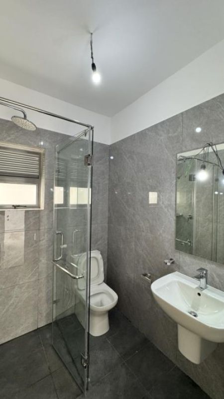 Bathroom - Resort Apartment for sale in Athurugiriya 