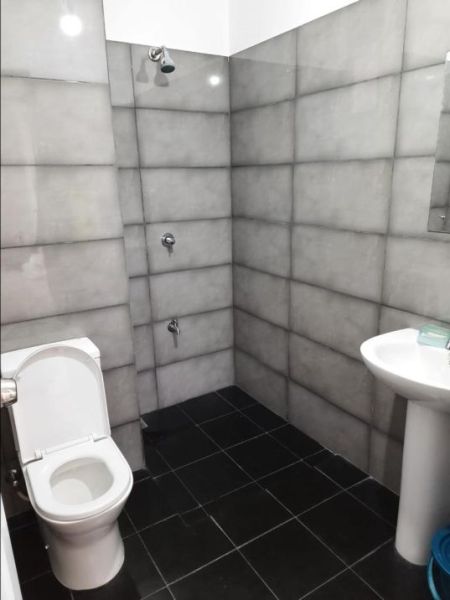 Bathroom - Oval view/Furnished/3 beds/Apartment for rent in Colombo 8