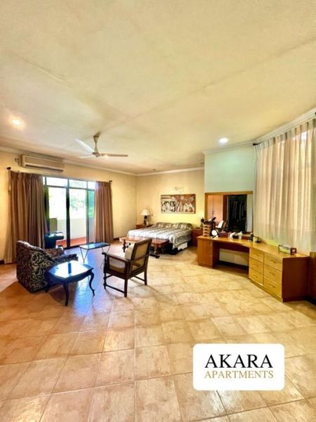 Living Room - 20.5 Perches - Semi-furnished House for Sale - HL54096