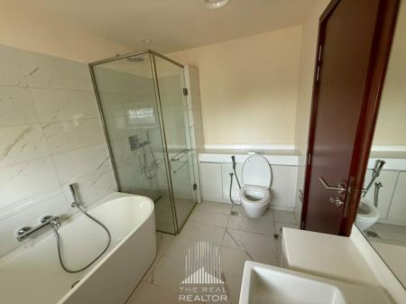 Bathroom - Luxury Apartment for Sale at Cinnamon Life Suites, Colombo 02 (ASSH106)