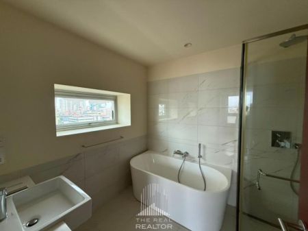 Bathroom - Luxury Apartment for Sale at Cinnamon Life Suites, Colombo 02 (ASSH106)