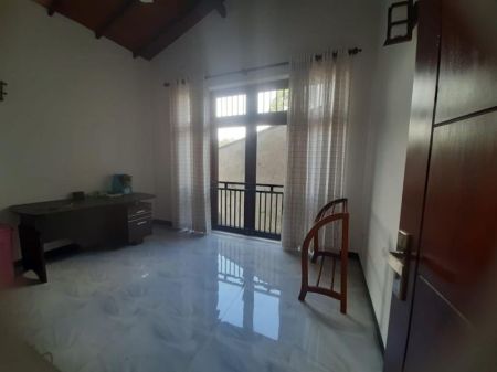 Living Room - Very Spacious 4 BR tourists villa for rent in Galle 