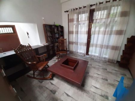 Living Room - Very Spacious 4 BR tourists villa for rent in Galle 