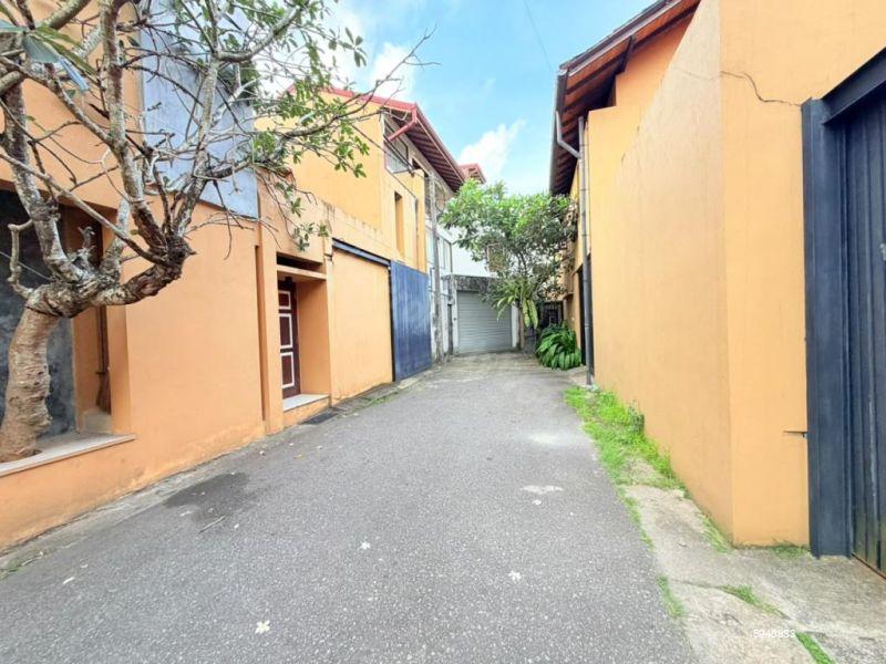 Exterior - House for rent in Thalawathugoda