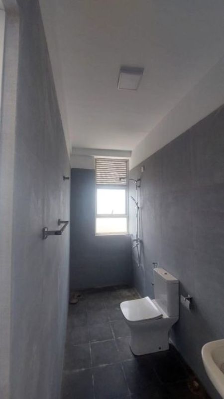 Bathroom - Apartment For Sale in Colombo 15 