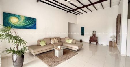 Living Room - House | Villa for sale in Thalawathugoda 