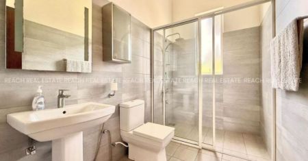 Bathroom - House | Villa for sale in Thalawathugoda 