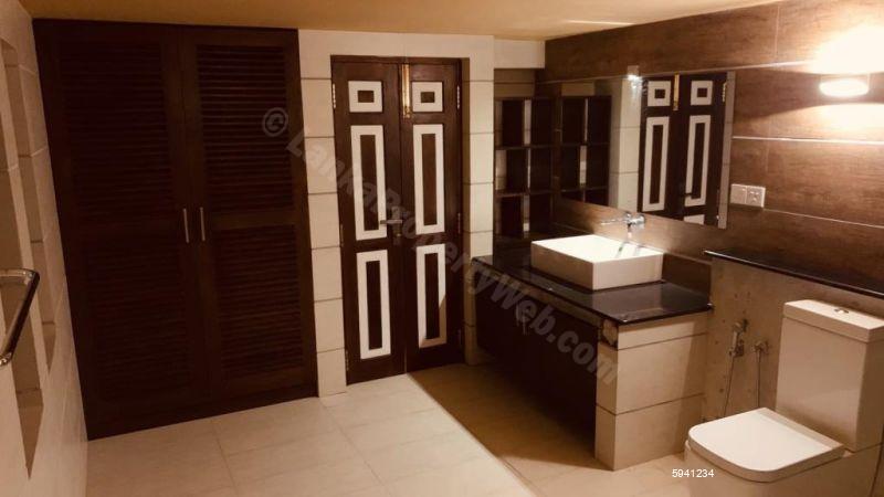 Bathroom - House for rent in Thalawathugoda