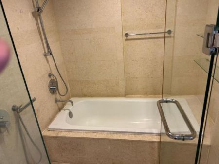 Bathroom -  Rs. 450,000/Month – Spacious 2BR Apartment for Rent at Monarch, Colombo 02 (9th Floor | 1,300 Sqft | Beira Lake View)🌆