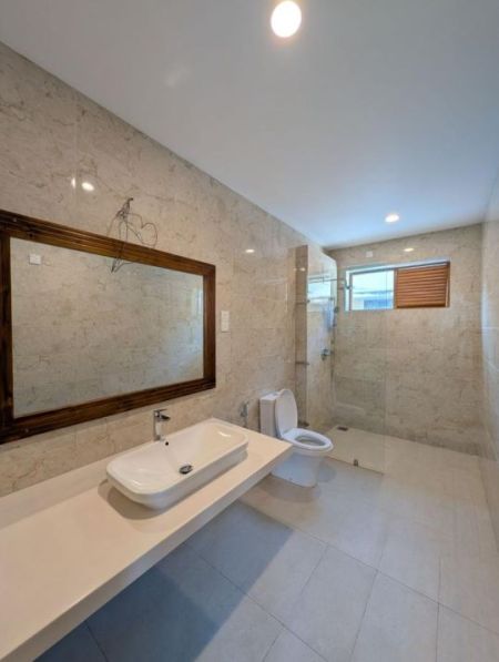 Bathroom - Newly Refurbished House for Rent in Colombo 7