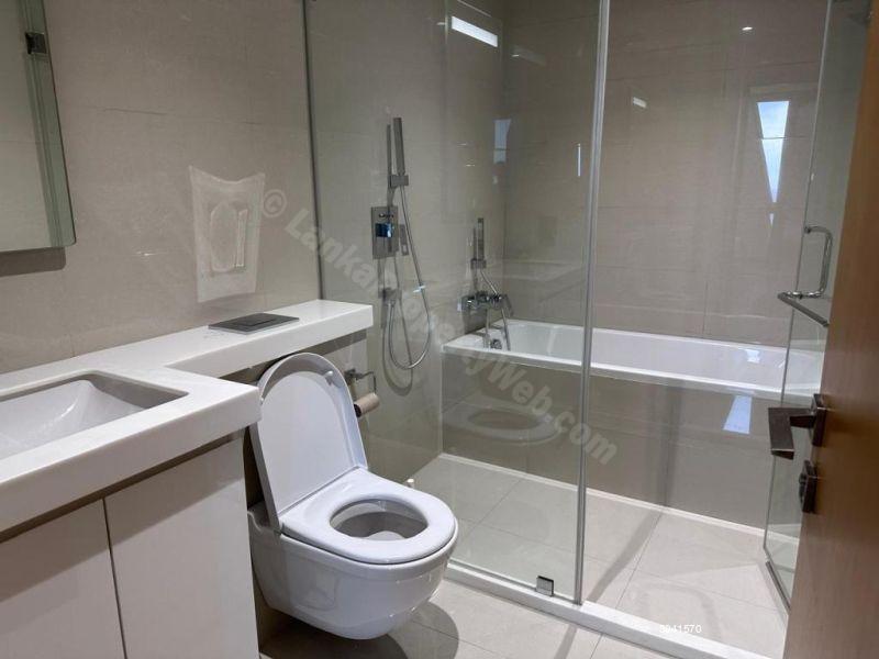 Bathroom - Apartment for rent in Colombo 2