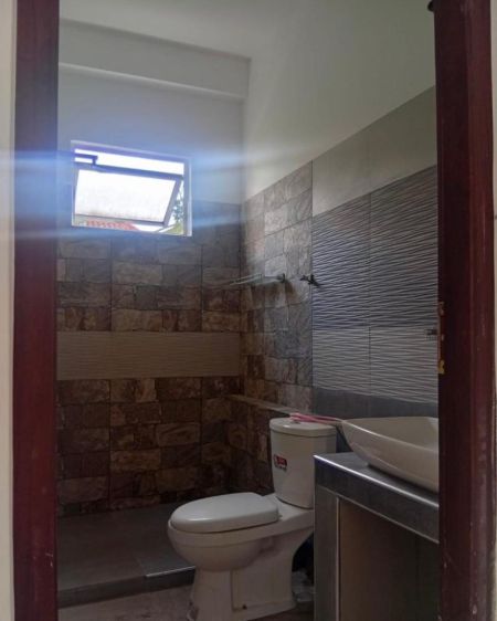 Bathroom - 4 Bedroom House for Rent - Battaramulla | LKR 225,000/Monthly (EM040RH)