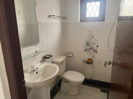 Bathroom - Spacious 4 Bedroom House for Rent at Narahenpita, Colombo 05 | LKR 325,000 Monthly (Negotiable) (EM061AT)
