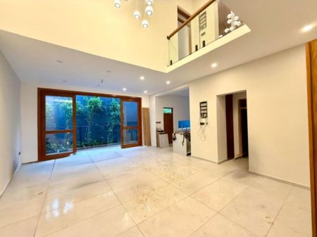 Living Room - House for sale in Thalawathugoda 