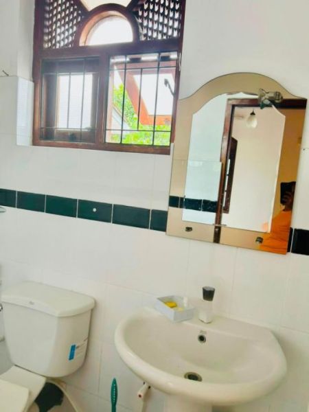 Bathroom - House for rent in Battaramulla 