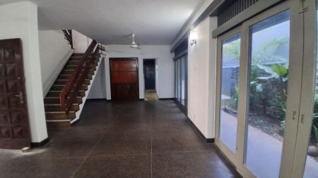 Living Room - 🏡 Spacious 9 Bedroom House for Rent Colombo 05 - PDH287