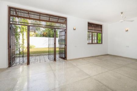 Living Room - 4 Bedroom Lakeside Residence for Sale – Nugegoda, Delkanda | LKR 78,000,000 (EM187RK)