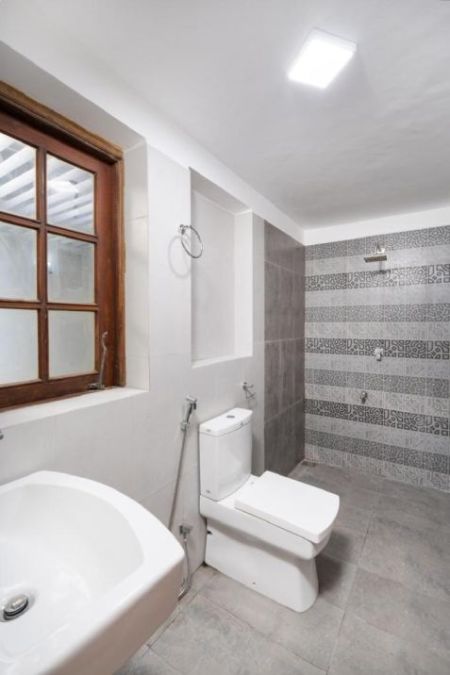 Bathroom - 4 Bedroom Lakeside Residence for Sale – Nugegoda, Delkanda | LKR 78,000,000 (EM187RK)