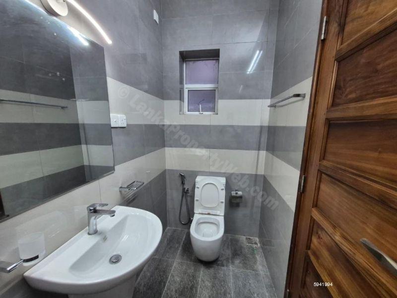 Bathroom - Apartment for sale in Colombo 6