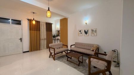 Living Room - (RR662) Modern Two Storey House for Rent in Moratuwa