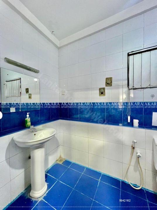 Bathroom - House for rent in Colombo 5