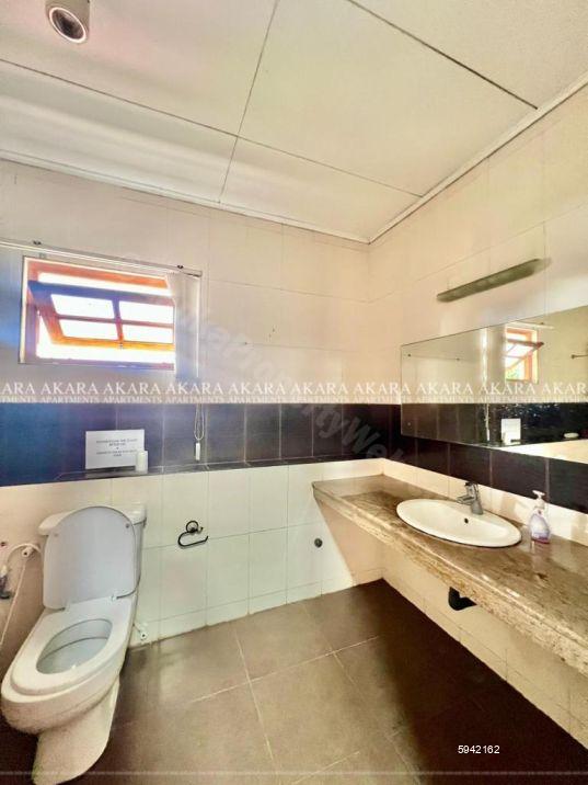 Bathroom - House for rent in Colombo 5