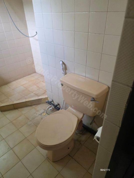 Bathroom - House for rent in Colombo 5
