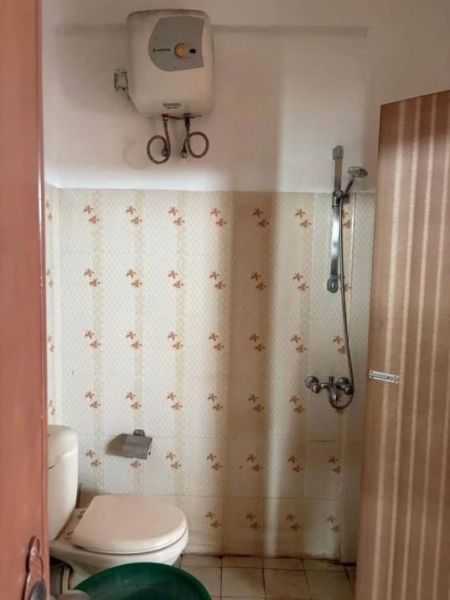 Bathroom - 3 bedroom Apartment at  conveniently located in Colombo 15 is up for urgent sale.