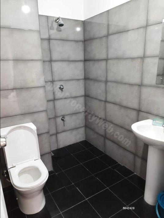 Bathroom - Apartment for rent in Colombo 8