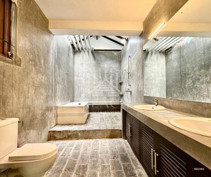 Bathroom - House for rent in Nawala
