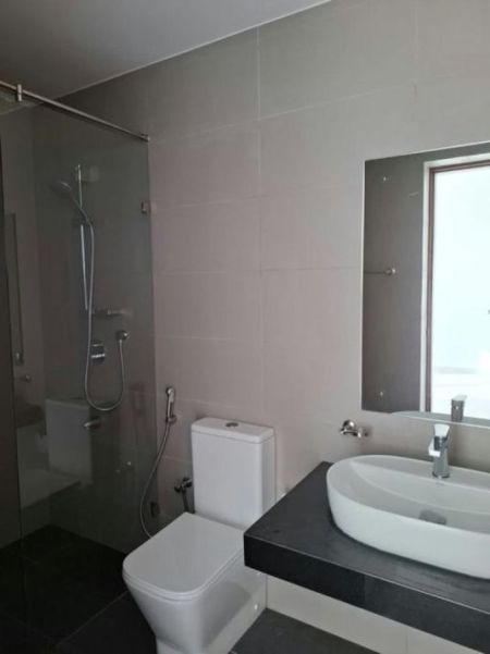 Bathroom - Paragon Heights - 02 Bedroom Unfurnished Apartment for Sale in Colombo 04 (A6560)