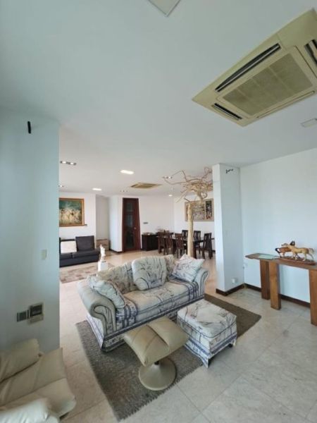 Living Room - Spacious 4 Bedroom Luxury Apartment for Rent at Iceland Residencies, Galle Face, Colombo 03 | LKR 1,250,000 (EM052MI)