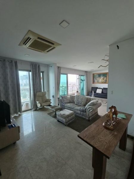 Living Room - Spacious 4 Bedroom Luxury Apartment for Rent at Iceland Residencies, Galle Face, Colombo 03 | LKR 1,250,000 (EM052MI)
