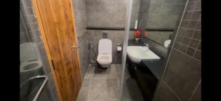 Bathroom - Short term Blue Ocean Apartments for rent in Mount Lavinia 