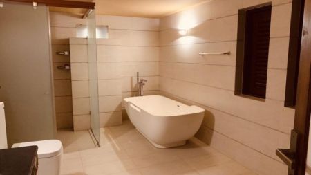 Bathroom - House/4 beds/Sri Jayawardenapura Hospital/Furnished/for rent in Thalawathugoda