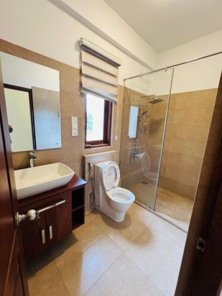 Bathroom - Battaramulla - Pelawatte New Defense Road New 03 Storied House for Rent