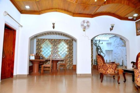 Living Room - Villa for rent in Uswetakeiyawa 