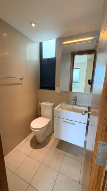 Bathroom - A luxurious 3-bedroom apartment is available for rent at Havelock City, Colombo 05