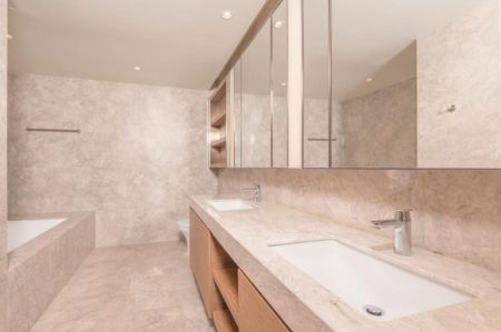 Bathroom - A luxurious 2 Bedroom Apartment for sale at Shangri-La, One Galle Face