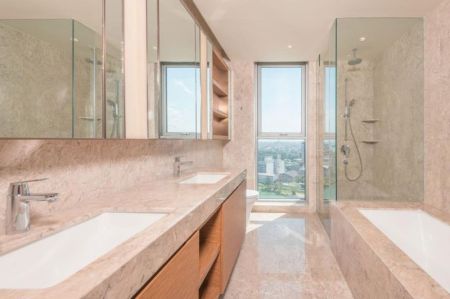 Bathroom - A luxurious 4 Bedroom Apartment for sale at Shangri-La, One Galle Face